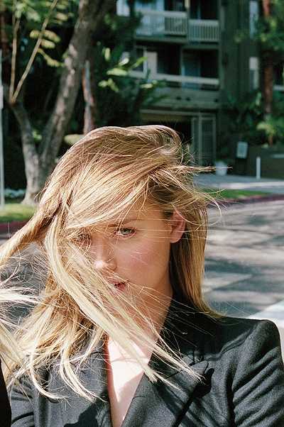 В юности Эмбер Херд работала по поддельным документам