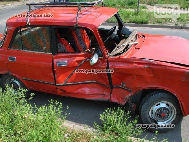 В Кривом Роге "Москвич" не пропустил маршрутку: 6 пострадавших