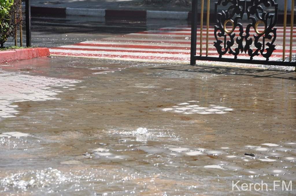 У Керчі центр міста затопило фекаліями