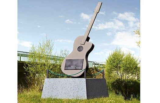 23 года назад Цой умер и стал легендой