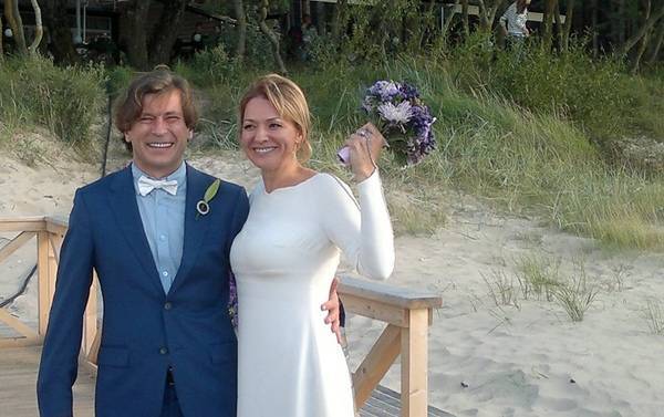 Солист "Би-2" женился на своей жене еще раз