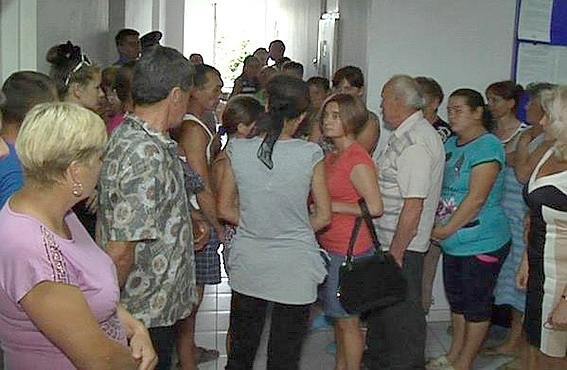 На Закарпатье люди ворвались в здание суда и требовали расправы над судьей