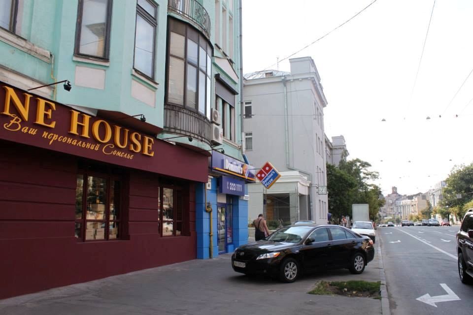 В Киеве возле школ продают алкоголь и сигареты 