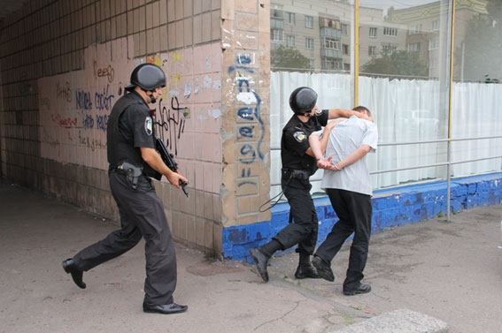 На Чернігівщині міліціонери затримали розбійника на місці злочину