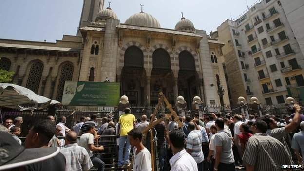 Полиция взяла штурмом мечеть в центре Каира