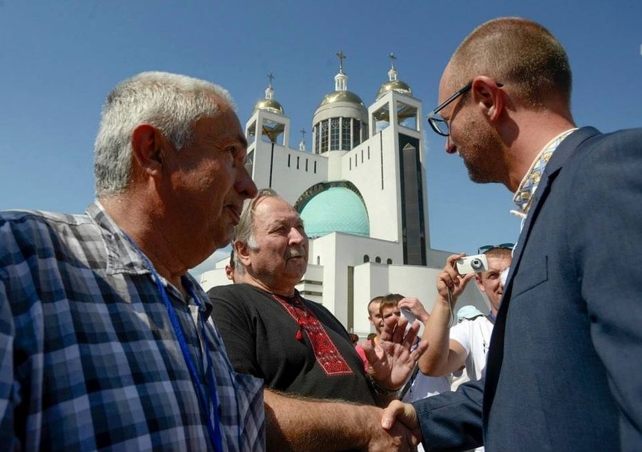 Яценюк побывал на праздновании Крещения Руси "для людей"