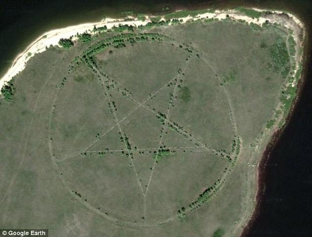 Огромная пентаграмма в Казахстане найдена на картах Google Earth
