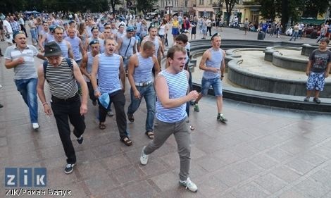 У Львові десантники вимагали води у відключених фонтанах