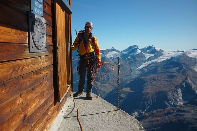 Самый экстремальный домик находится в горах Швейцарии
