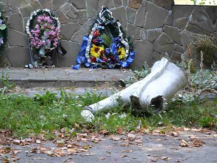 На Львівщині вандали знищили пам'ятник УПА