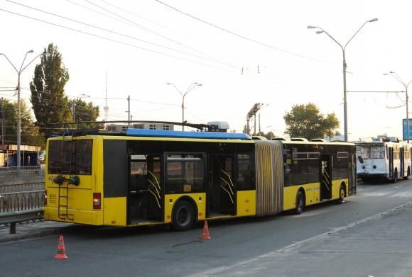 В Киеве столкнулись троллейбусы: пострадали 4 человека