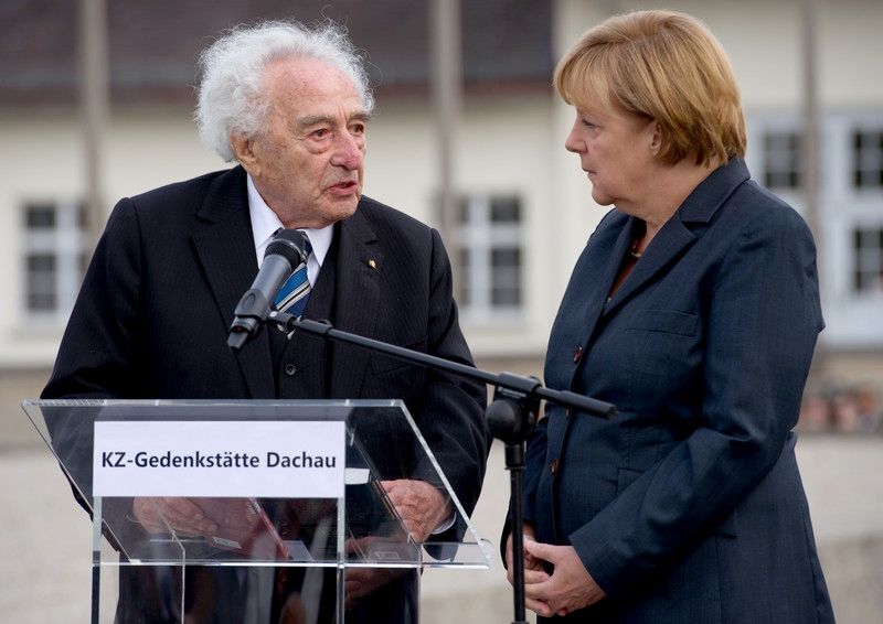 Меркель першою з канцлерів Німеччини відвідала концтабір Дахау 