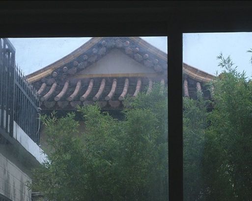 Китаец построил храм на крыше жилой многоэтажки