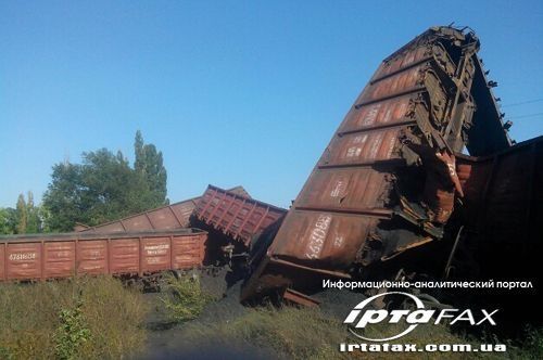 На Луганщині вантажні вагони зійшли з рейок і розгромили залізницю