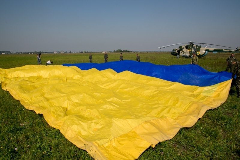 Український прапор площею більше 300 м ² підняли над Львівщиною
