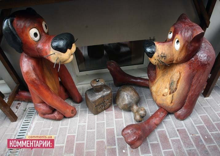 В Киеве установили скульптуры героев мультфильма "Жил-был пес"