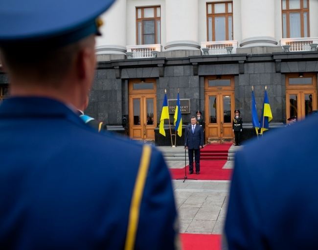 Янукович привітав українців з Днем державного прапора