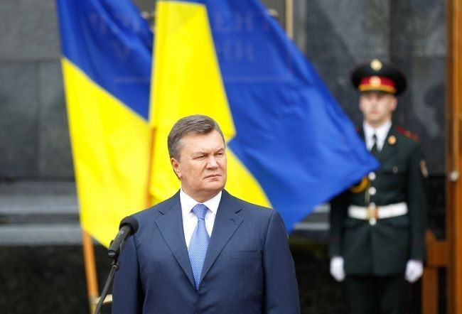 Янукович привітав українців з Днем державного прапора