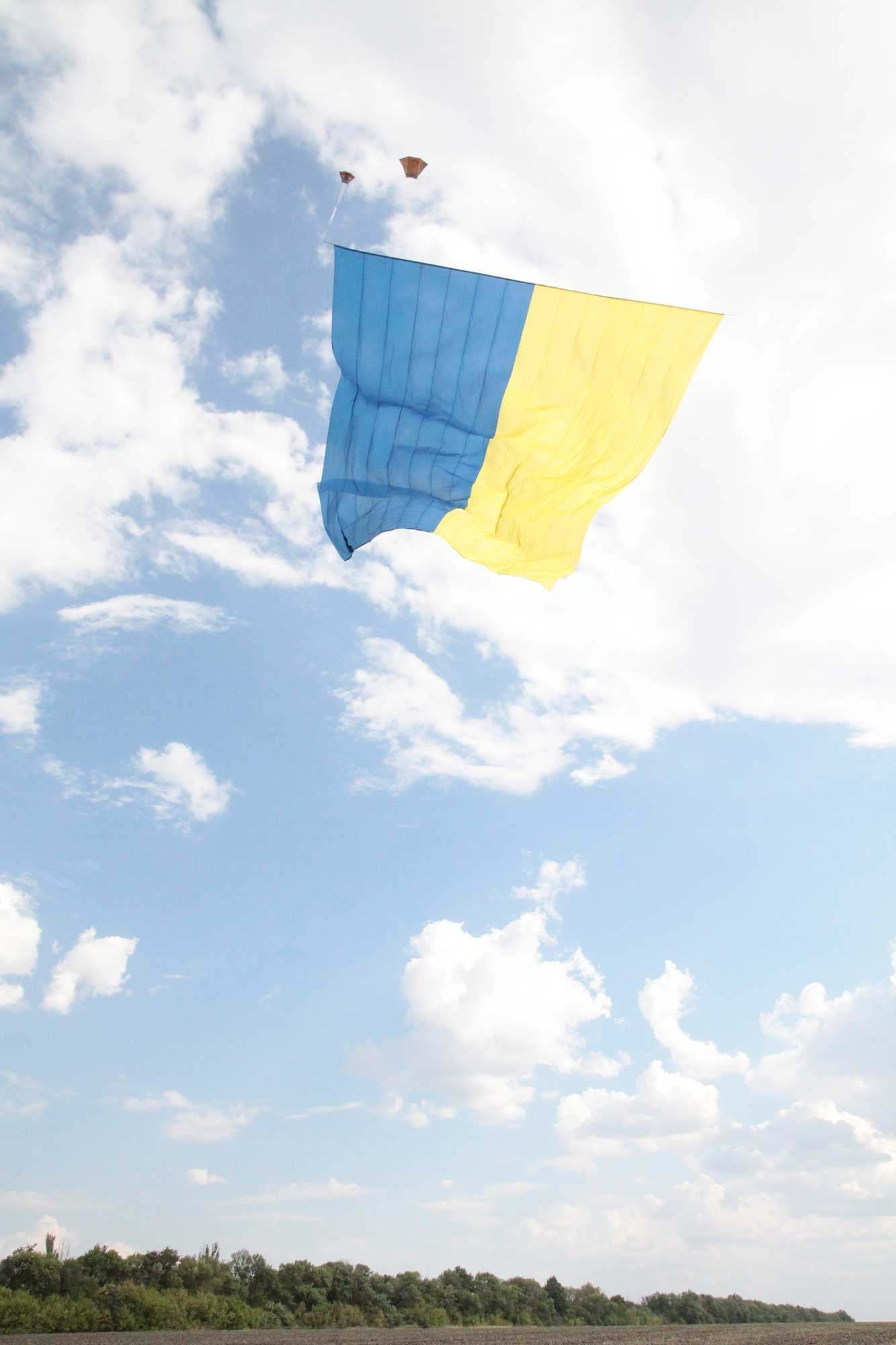 На Донетчине установили рекорд по самому большому летающему флагу Украины