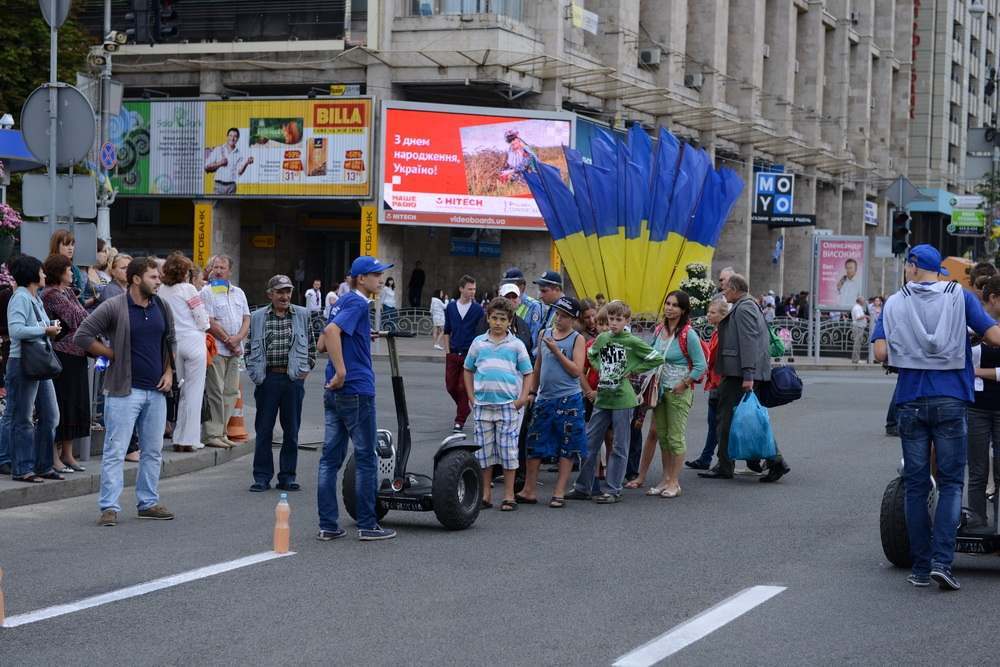 "Молодые регионы" отпраздновали День Независимости флешмобами в Киеве