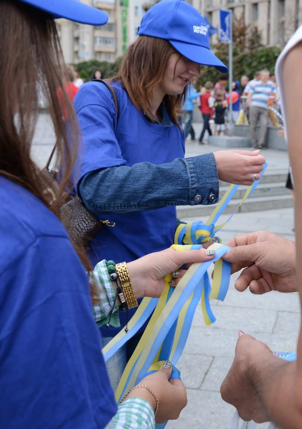 "Молодые регионы" отпраздновали День Независимости флешмобами в Киеве
