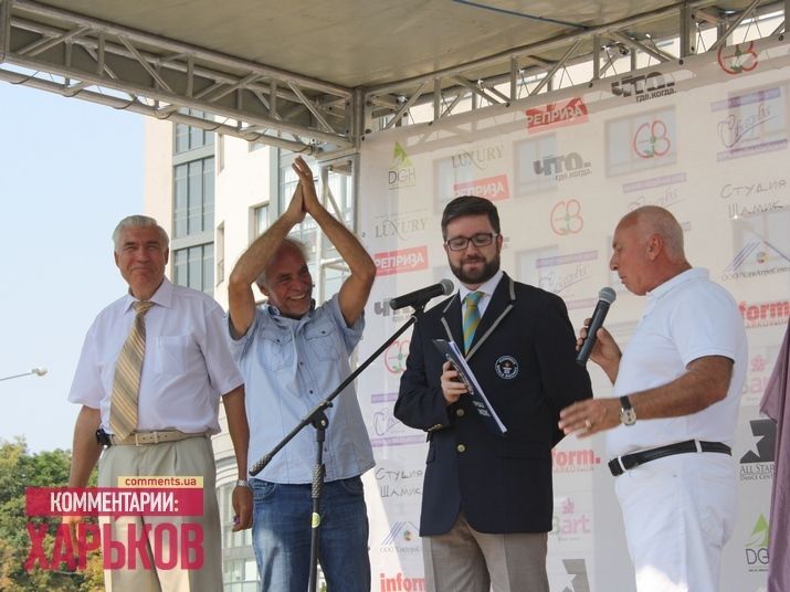  В Харькове создана самая длинная в мире композиция из живых цветов