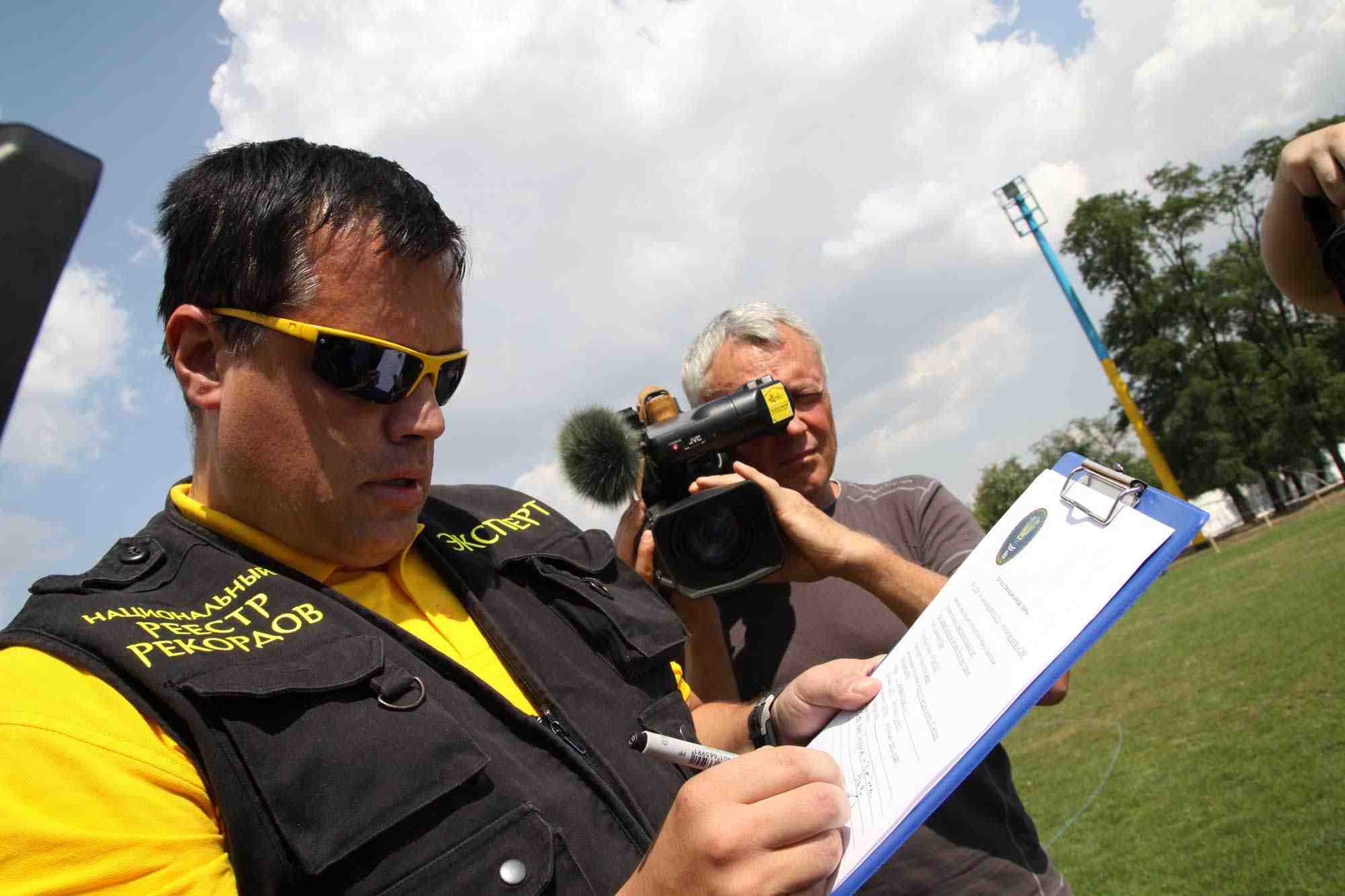 На Донетчине установили рекорд по самому большому летающему флагу Украины