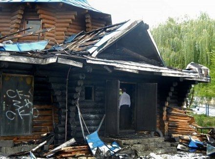 Неизвестные подожгли храм Трех Святителей в Киеве
