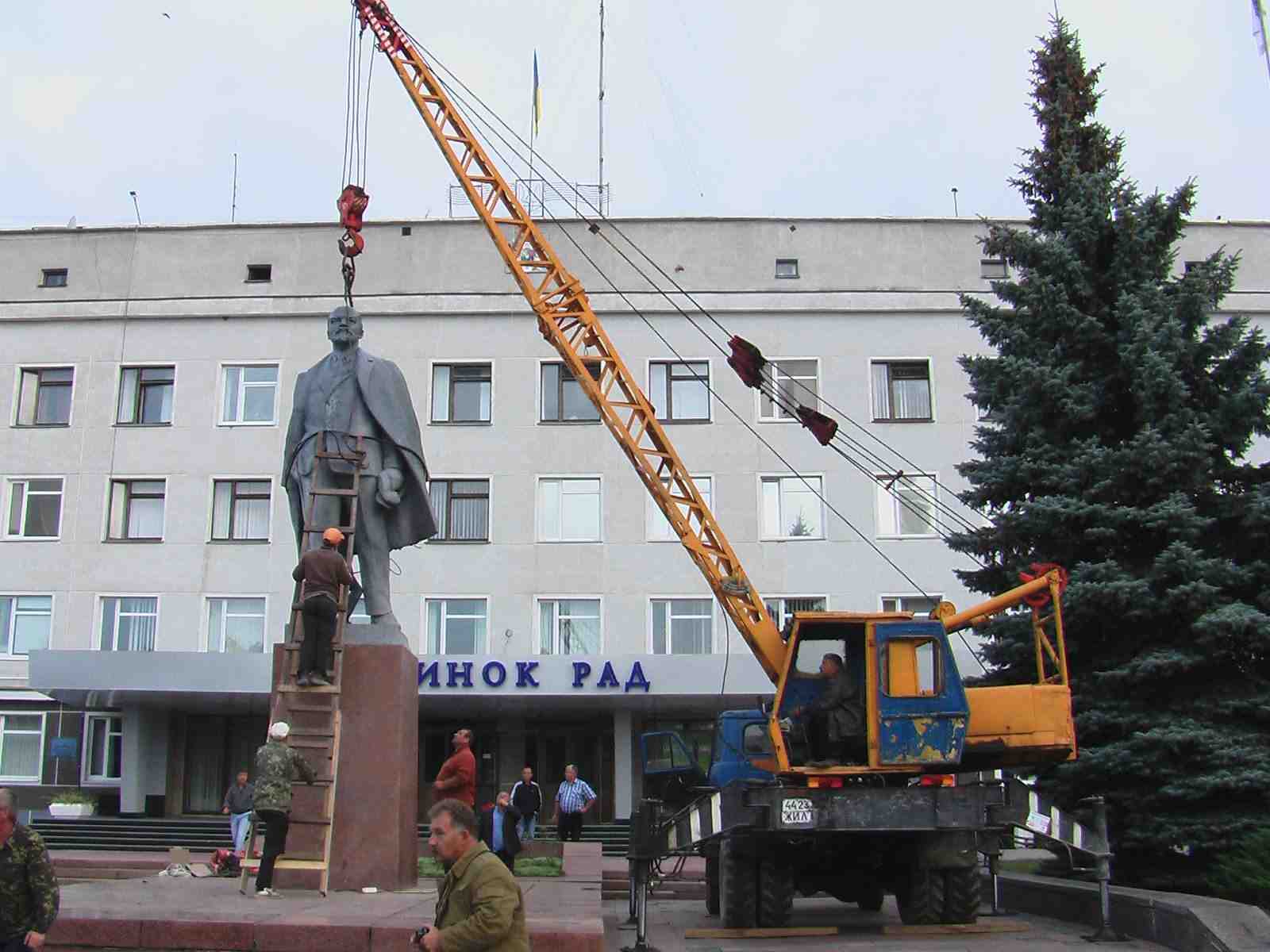 На Житомирщині демонтували пам'ятник Леніну