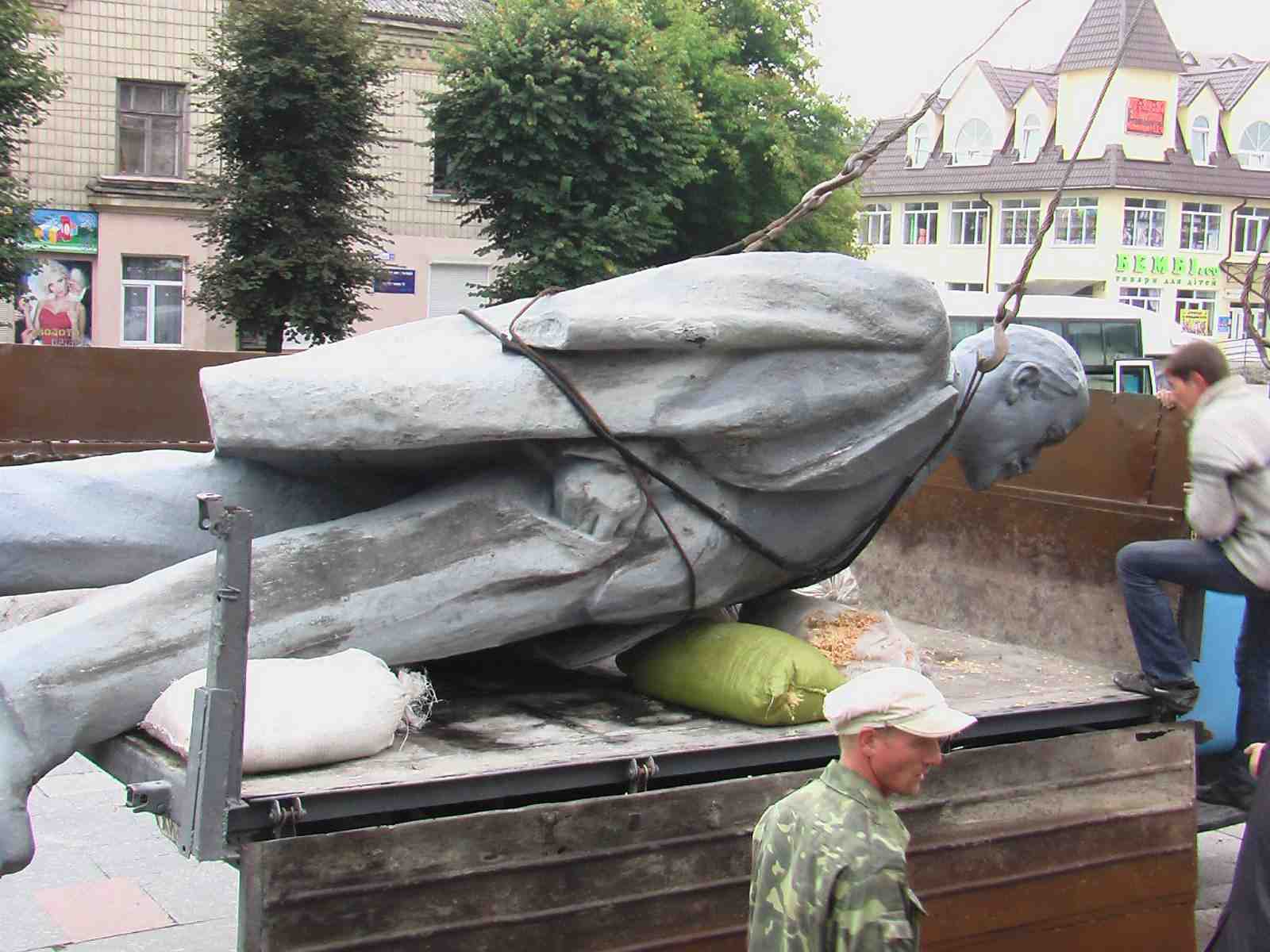 На Житомирщині демонтували пам'ятник Леніну