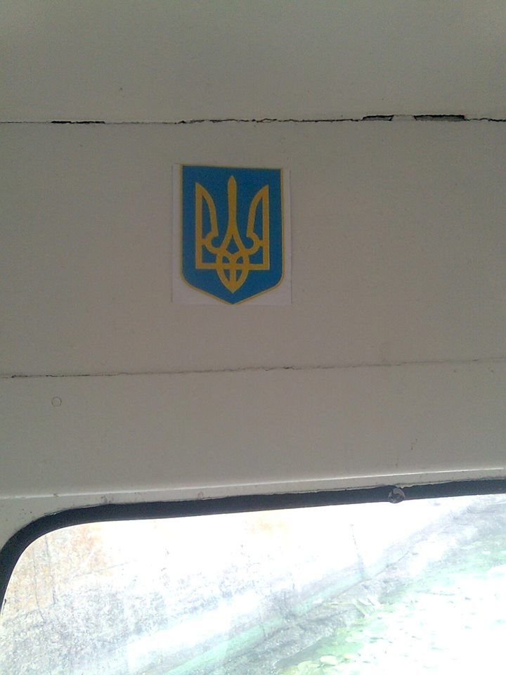 В Херсоне россияне потребовали снять с теплохода герб и флаг Украины