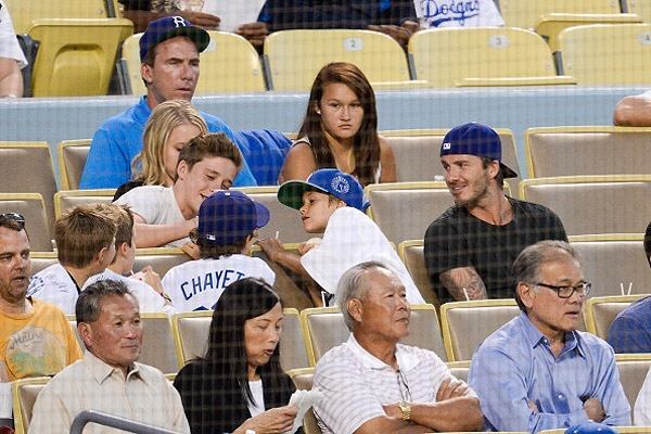 Дэвид Бекхэм отвел детей на бейсбольный матч