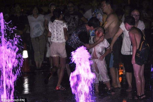 У Китаї музичний фонтан мало не вбив 5-річну дитину