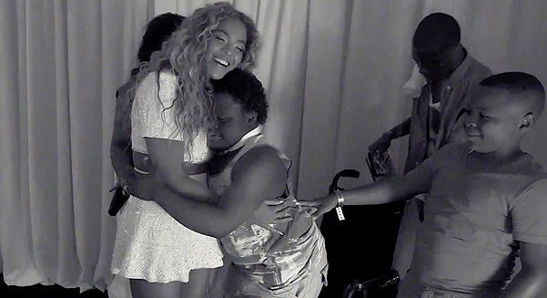 Бейонсе растрогала фанатов бэкстейдж-видео