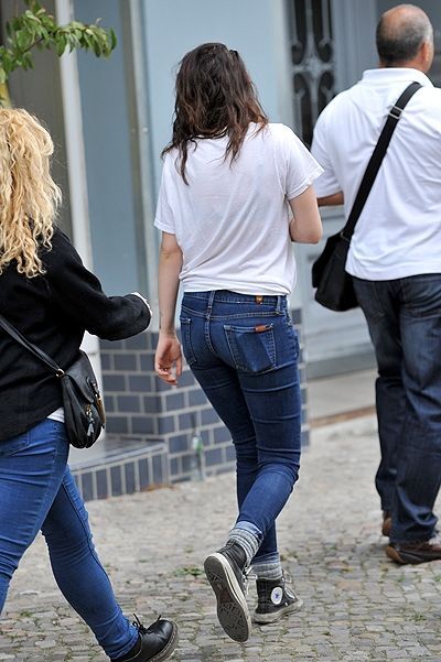 Кристен Стюарт веселится с друзьями в Берлине