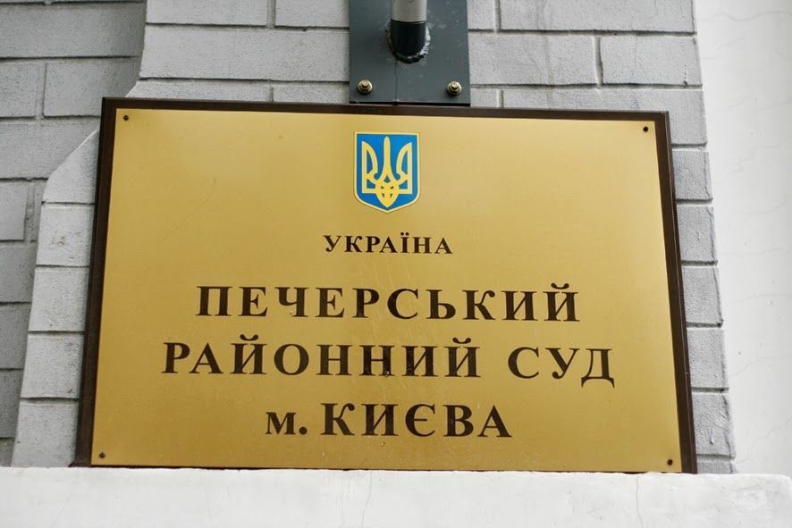 Свободівця, який звинуватив Богословську в крадіжці хрестика, продовжать судити у вересні