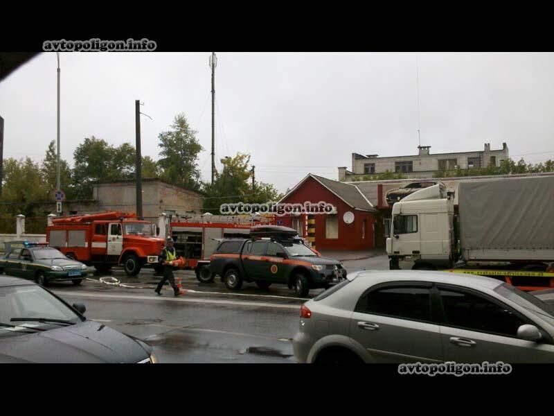 В Киеве эвакуатор устроил автозамес из 5 машин