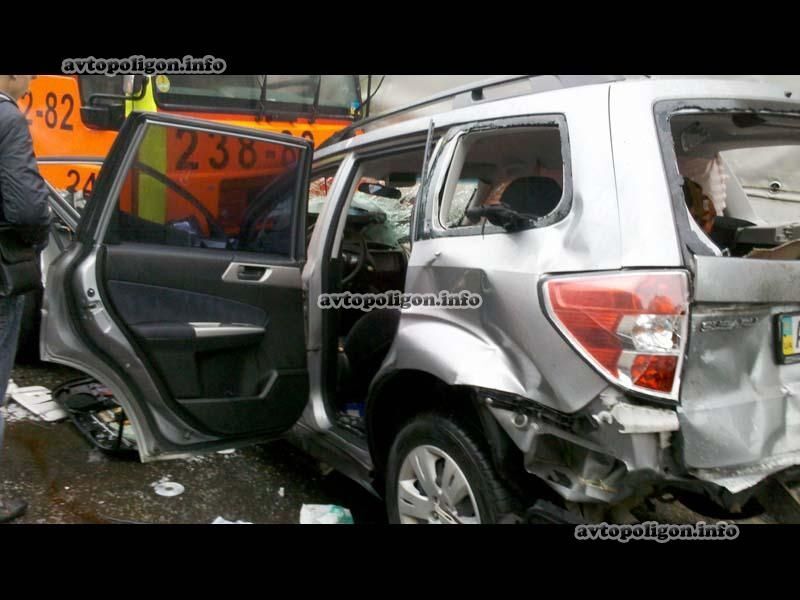 В Киеве эвакуатор устроил автозамес из 5 машин