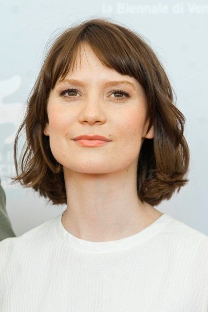 Очаровательный наряд Мии Васиковской в Венеции