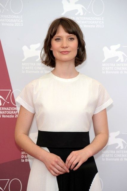 Очаровательный наряд Мии Васиковской в Венеции