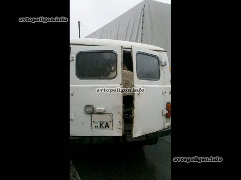 В Киеве эвакуатор устроил автозамес из 5 машин