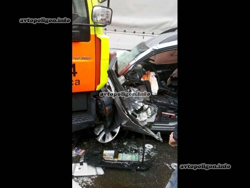 В Киеве эвакуатор устроил автозамес из 5 машин