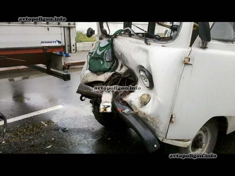 В Киеве эвакуатор устроил автозамес из 5 машин