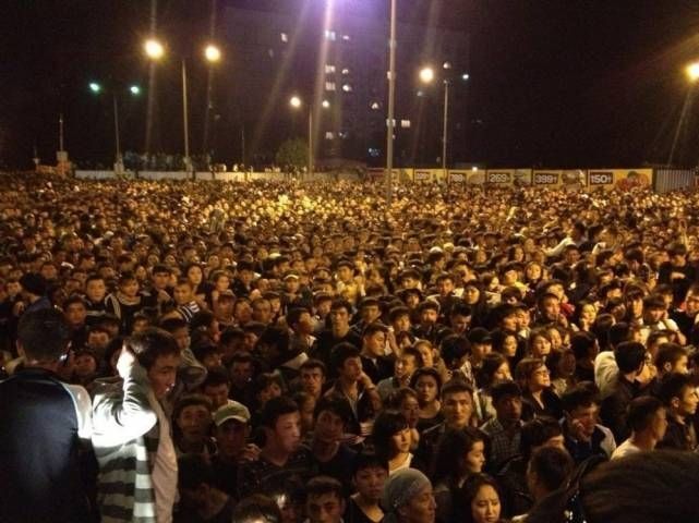 Концерт в Алма-Ате перерос в массовые беспорядки 