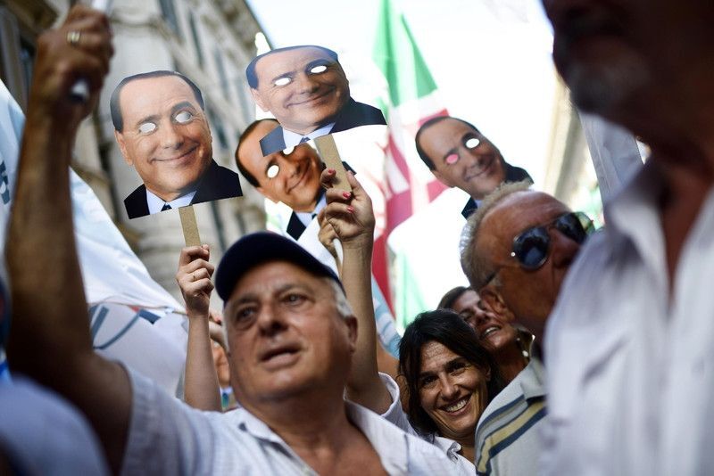 Берлусконі заявив прихильникам про невинність