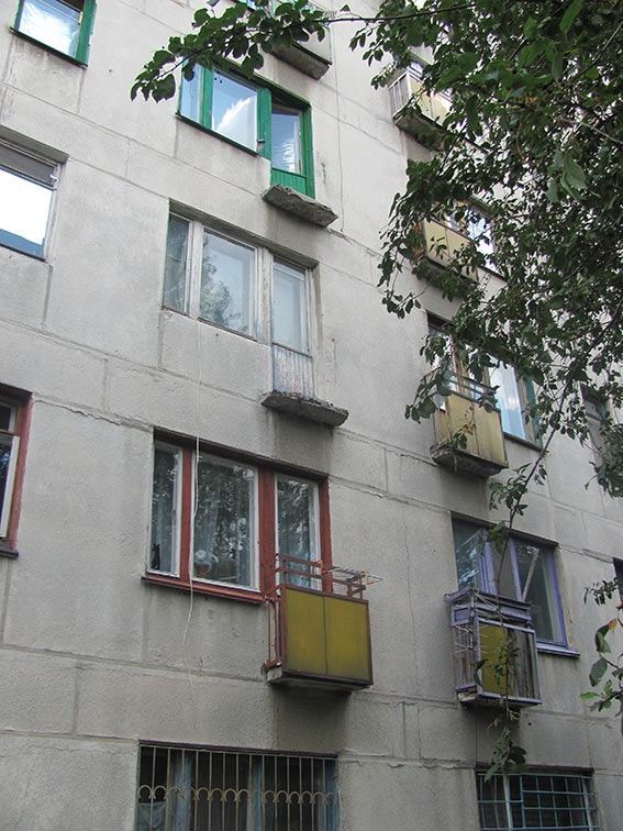 В Лисичанске женщина погибла, упав вместе с балконом