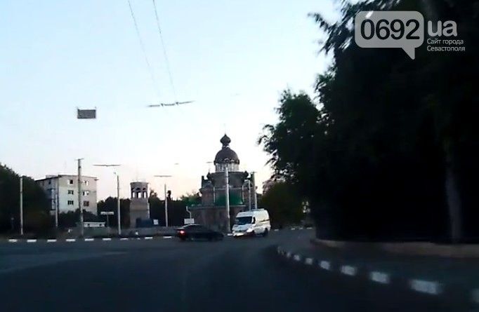 В Крыму иномарка протаранила маршрутку
