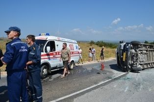 В Севастополе перевернулся автобус с пассажирами