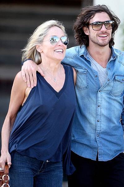 ТОП-10 голливудских звезд презирающих бюстгальтер 