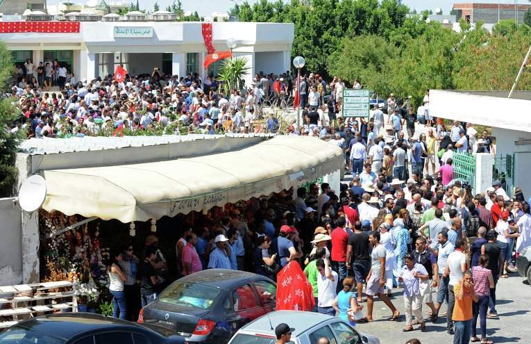 Парламент Туниса приостановил работу из-за политического кризиса
